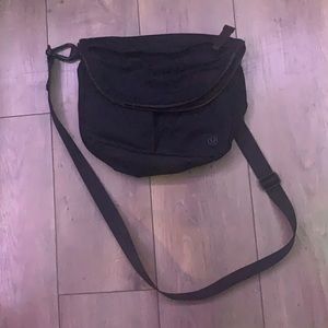 Lululemon off the shoulder bag